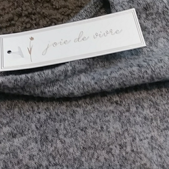 Joie de Vivre 3/4 sleeve Pullover - Picture 3 of 3